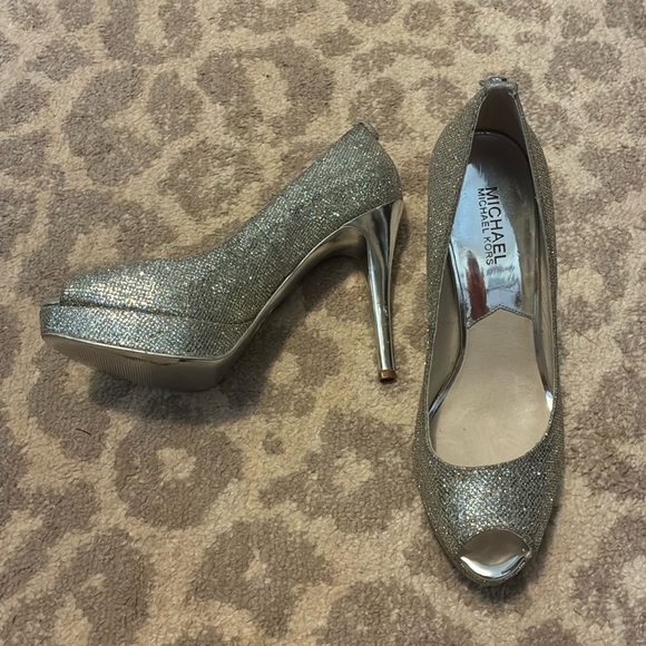 Michael Kors Sparkly Silver 4 Inch Heels Size 9 - Picture 1 of 4